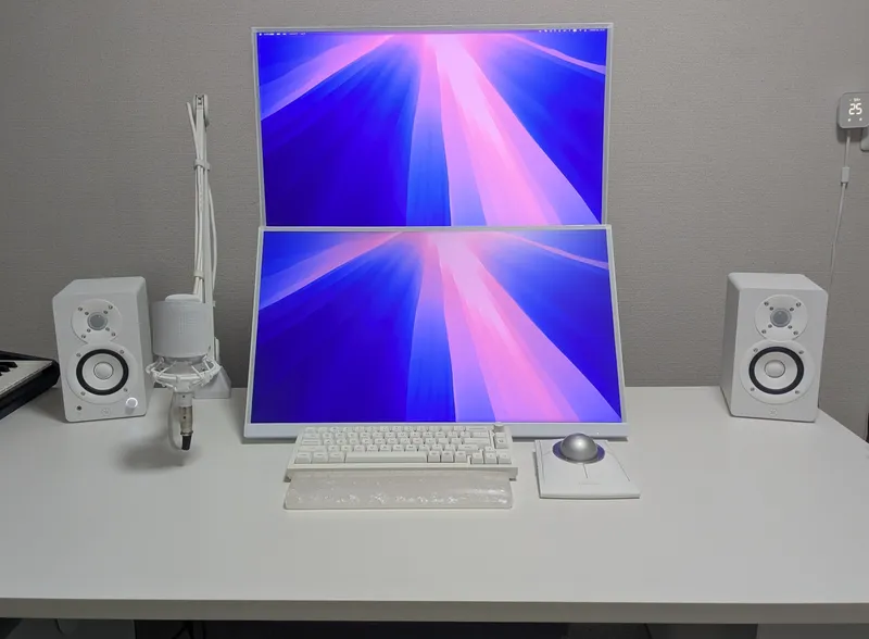 エンジニア/DTMerのデスクツアー コンセプトやディスプレイ配置、使用しているアイテムを全て紹介